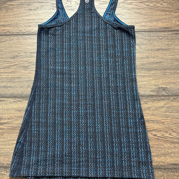 lululemon athletica Black and Blue Patterned Blouse - Picture 2 of 4